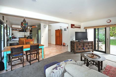 Photo of property in 2/710 East Coast Road, Milford, Auckland, 0620