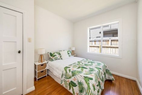 Photo of property in 26 Queensway, Three Kings, Auckland, 1024