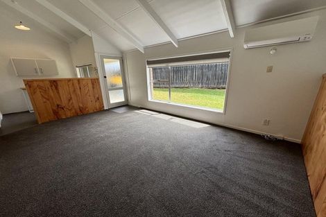 Photo of property in 45 Seaview Road, Marfell, New Plymouth, 4310