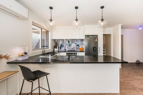 Photo of property in 7 Kikorangi Way, Paraparaumu, 5032