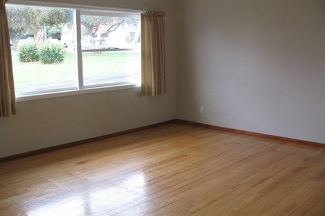 Photo of property in 28-30 Lake Pupuke Drive, Takapuna, Auckland, 0622