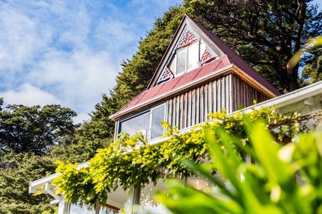 Photo of property in 3 Huia Road, Days Bay, Lower Hutt, 5013