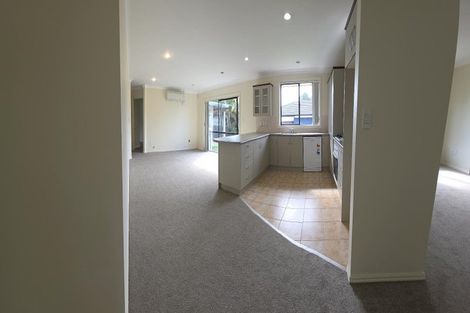 Photo of property in 14 Parkcrest Drive, Henderson, Auckland, 0612