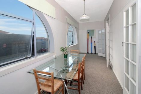 Photo of property in Devonport Apartments, 5/127 Saint Aubyn Street, New Plymouth, 4310