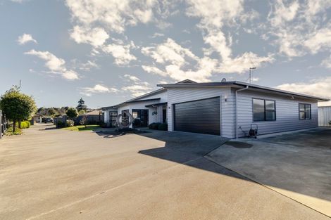 Photo of property in 25 Chestnut Close, Kelvin Grove, Palmerston North, 4414