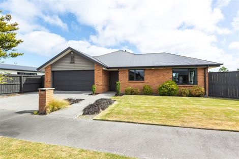 Photo of property in 17 Gosling Crescent, Halswell, Christchurch, 8025