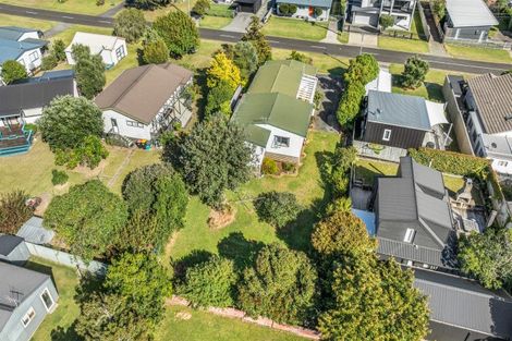 Photo of property in 124 Given Avenue, Whangamata, 3620
