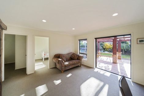 Photo of property in 6a Ashmore Drive, Frankleigh Park, New Plymouth, 4310