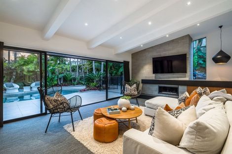Photo of property in 17a Parr Terrace, Castor Bay, Auckland, 0620