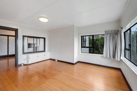 Photo of property in 9 The Esplanade, Eastern Beach, Auckland, 2012