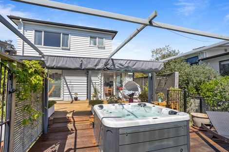 Photo of property in 218 Greenhithe Road, Greenhithe, Auckland, 0632