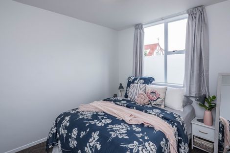 Photo of property in 1/127 Queens Drive, Lyall Bay, Wellington, 6022