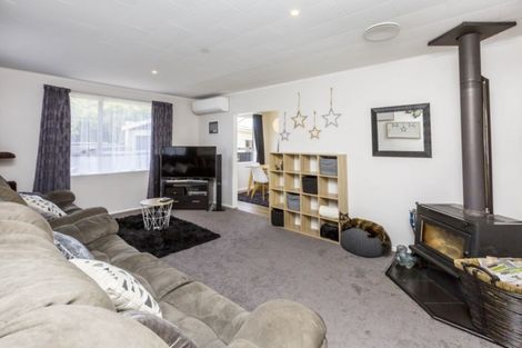 Photo of property in 16 Omaha Grove, Totara Park, Upper Hutt, 5018