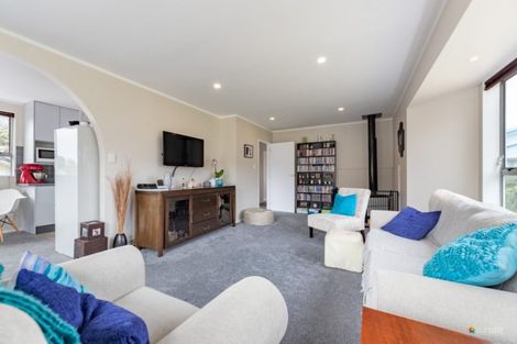 Photo of property in 37 Woolwich Close, Whitby, Porirua, 5024