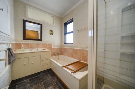 Photo of property in 16 Ashford Avenue, Hokowhitu, Palmerston North, 4410