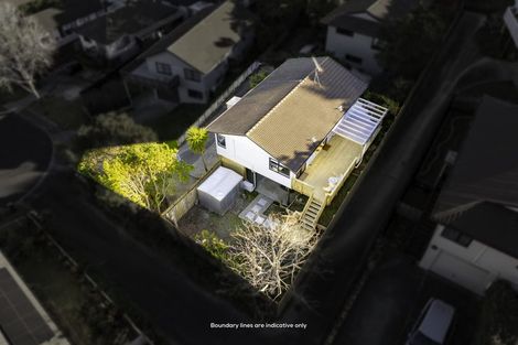 Photo of property in 1/14 Kupari Place, Totara Vale, Auckland, 0629