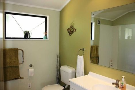 Photo of property in 2/29 Beaudine Avenue, Glenfield, Auckland, 0629