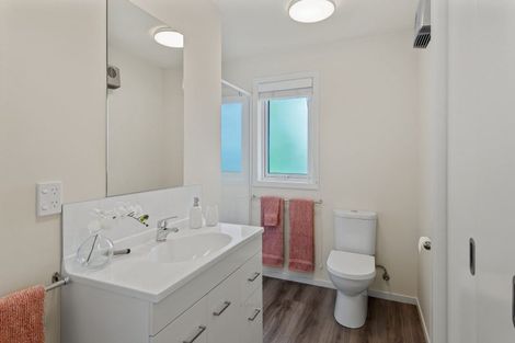 Photo of property in 12 Searells Road, Strowan, Christchurch, 8052