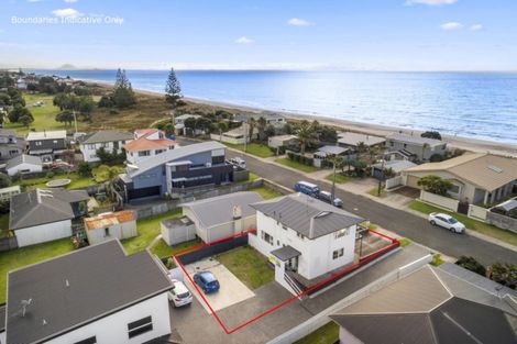 Photo of property in 22 Karewa Parade, Papamoa Beach, Papamoa, 3118