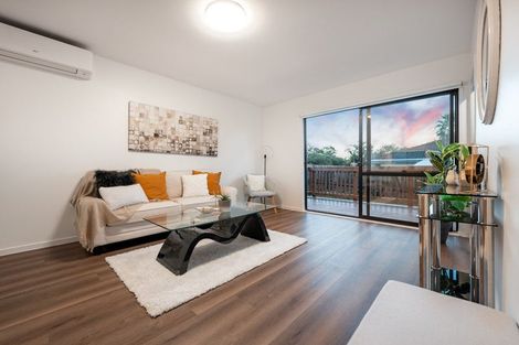 Photo of property in 2/17 Landsdale Place, Massey, Auckland, 0614