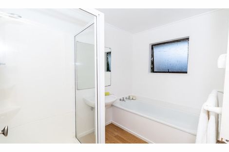 Photo of property in 2/479 Wairakei Road, Burnside, Christchurch, 8053