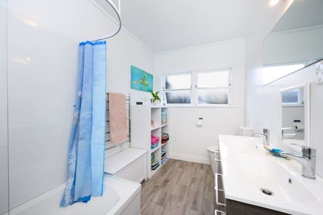 Photo of property in 12 Kent Crescent, Awapuni, Palmerston North, 4412