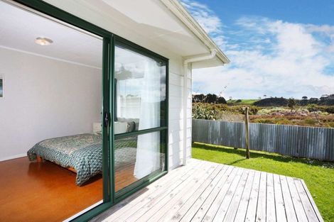 Photo of property in 10 Mackinnon Road, Manukau Heads, Waiuku, 2684