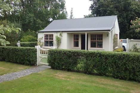 Photo of property in 5 Waicola Drive, Fitzherbert, Palmerston North, 4471