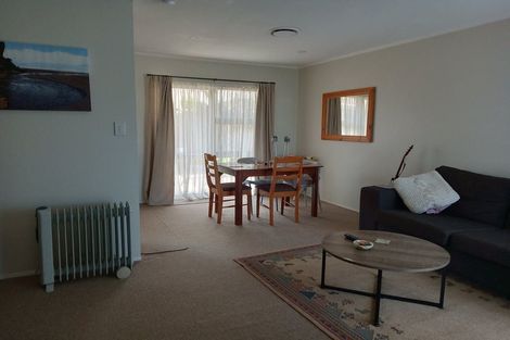 Photo of property in 2/8 Tatua Place, Conifer Grove, Takanini, 2112