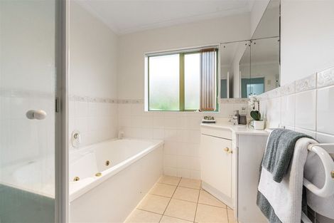 Photo of property in 10 Sandpiper Grove, Unsworth Heights, Auckland, 0632