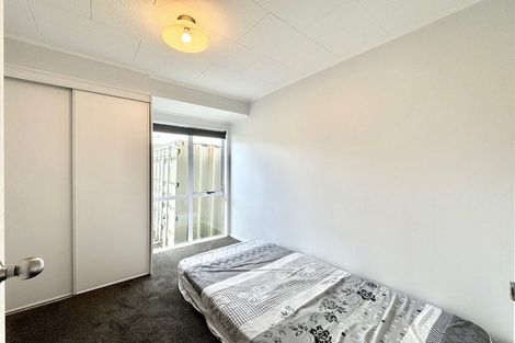 Photo of property in 1/6 Kirklow Place, Goodwood Heights, Auckland, 2105