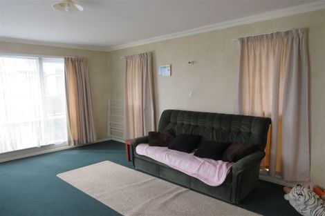 Photo of property in 27 Karaka Crescent, Levin, 5510