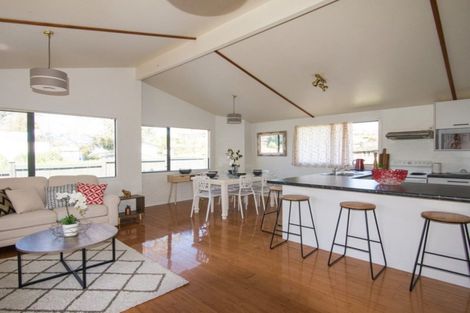 Photo of property in 33a Hutchinson Avenue, New Lynn, Auckland, 0600