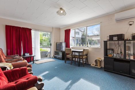 Photo of property in 7 Fairview Place, Westown, New Plymouth, 4310