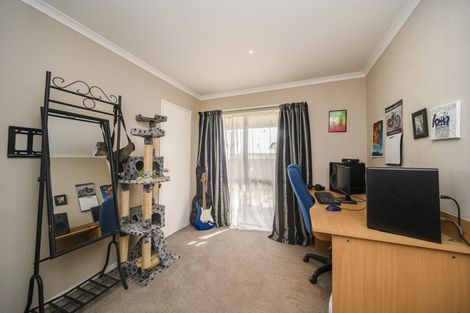 Photo of property in 9 Cargill Grove, Kelvin Grove, Palmerston North, 4414