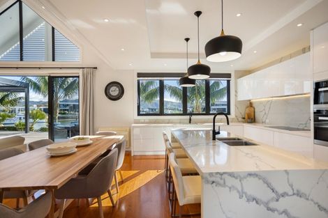 Photo of property in 21 Waitotara Way, Whitianga, 3510