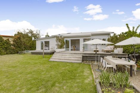 Photo of property in 9 Banks Road, Kawakawa Bay, Papakura, 2585