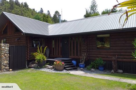 Photo of property in 16 Tombleson Road, Lake Rotoma, Rotorua, 3074
