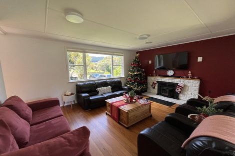 Photo of property in 5 Smith Street, Paekakariki, 5034