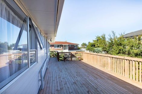 Photo of property in 2/275 Te Atatu Road, Te Atatu South, Auckland, 0610