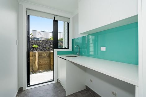 Photo of property in 1 Luff Place, Long Bay, Auckland, 0630