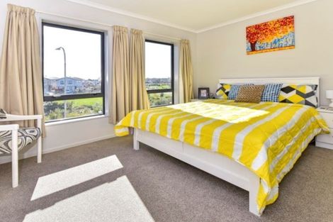 Photo of property in 43 Becker Drive, Weymouth, Auckland, 2103
