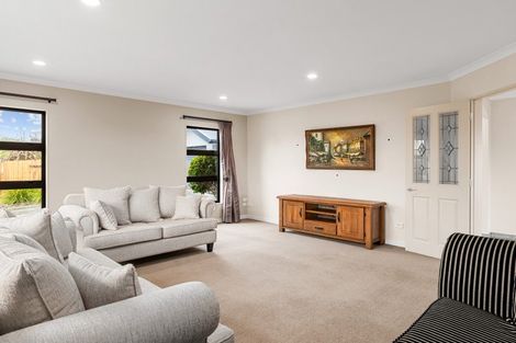 Photo of property in 2 Compton Grove, Huntington, Hamilton, 3210