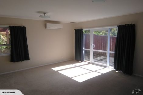 Photo of property in 23b Somes Crescent, Newlands, Wellington, 6037