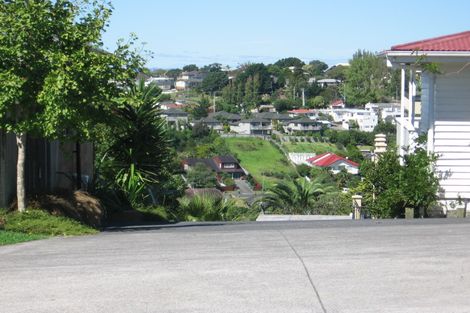 Photo of property in 1/44 Arran Road, Browns Bay, Auckland, 0630