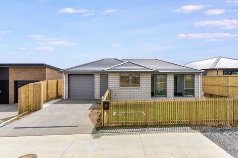 Photo of property in 75 Waruhia Crescent, Rototuna North, 3281
