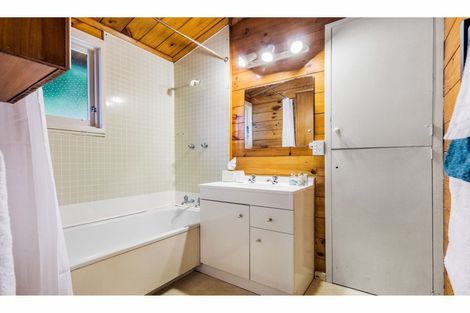 Photo of property in 230 Atkinson Road, Titirangi, Auckland, 0604