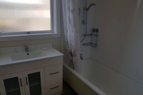 Photo of property in 2/42 North Avon Road, Richmond, Christchurch, 8013