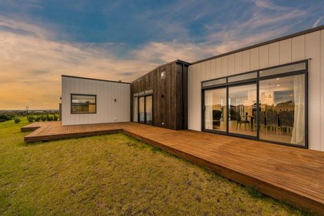 Photo of property in 67 Vaucluse Heights, Fitzherbert, Palmerston North, 4410