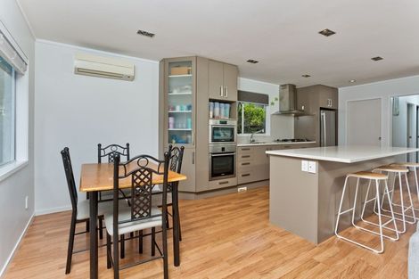 Photo of property in 17 Malters Place, Browns Bay, Auckland, 0630